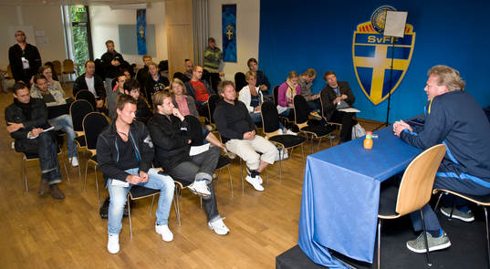 Presskonferens, Jörgen Lennartsson, tränare, reporter,