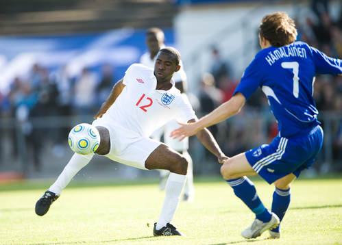Fabrice Muamba, England mot Kasper Hämälainen, Finland