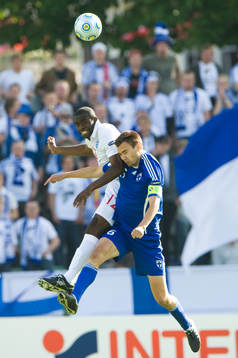 Fabrice Muamba, England, högre än Tim Sparv, Finland