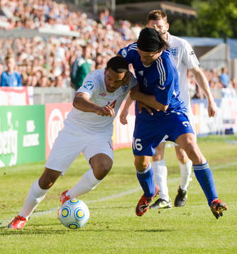 Theo Walcott, England och Perparim Hetemaj, Finland