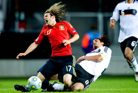 Diego Capel, Spanien kapas av Sami Khedira, Tyskland