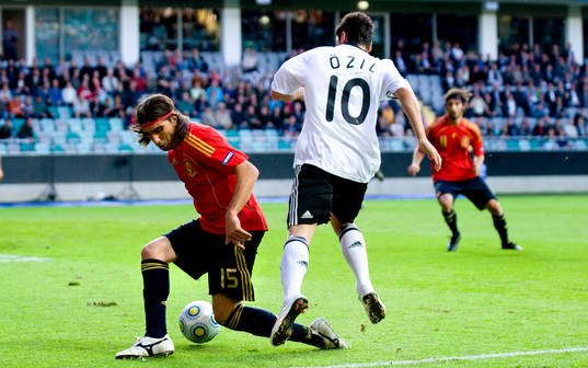 Sergio Sanchez, Spanien, åker på en tunnel av Mesut