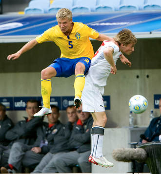 Emil Johansson högst i luftduell