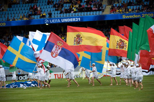 Invigning, flagga, flaggor