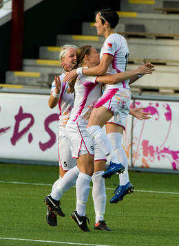 Nilla Fischer, Pavlina Scasna och Therese Sjögran, Malmö,