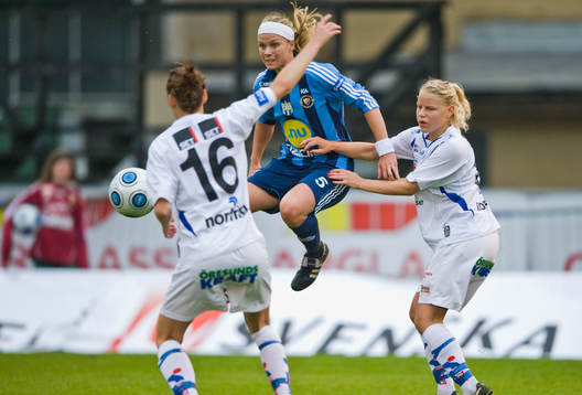 Sara Thunebro, Djurgården först på bollen
