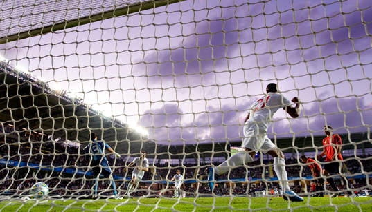 Fraizer Campbell, England jubel