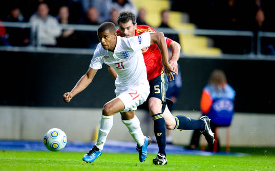 Fraizer Campbell, England bryter fram och gör mål