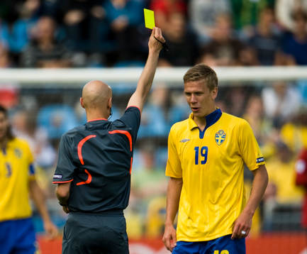 Pontus Wernbloom, Sverige, gult kort, varning av Tony