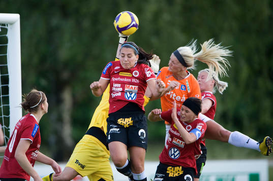 Kaylyn Kyle oroar Kristianstads målvakt Sandra Wahlén och