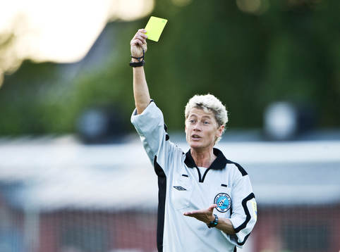 Marie-Louise Svanström, domare, varning, gult kort