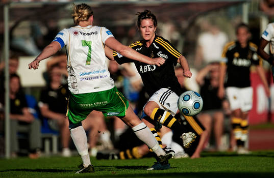 Hanna Folkesson, AIK, dribblar
