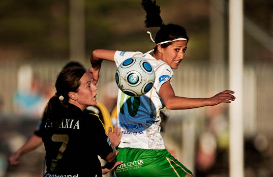 Nazanin Vaseghpanah, Hammarby, vinner en luftduell mot