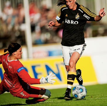Minna Merilouto, målvakt, Hammarby, räddar ett friläge