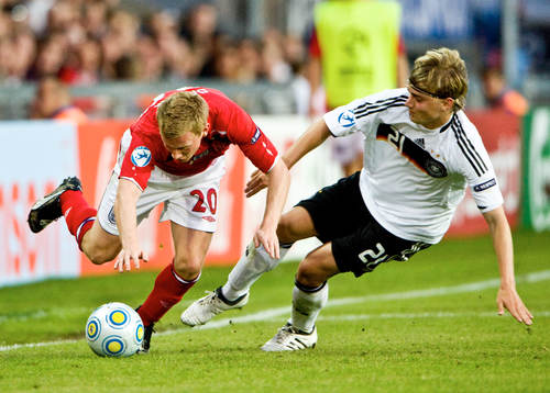 Andrew Driver, England och Marcel Schmelzer, Tyskland,