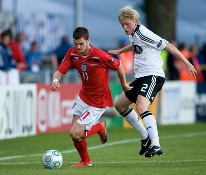 Adam Johnson jagas av Andreas Beck