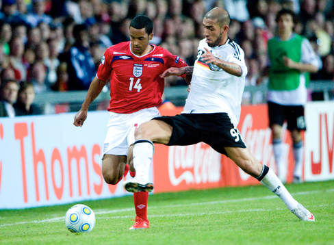 Ashkan Dejagah steget före Theo Walcott
