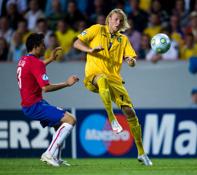 Ola Toivonen, Sverige, Ljubomir Fejsa, Serbien