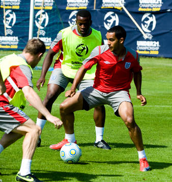 Theo Walcott och Nedum Onuoha