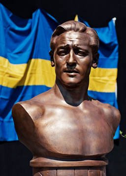 Staty av Nils Liedholm