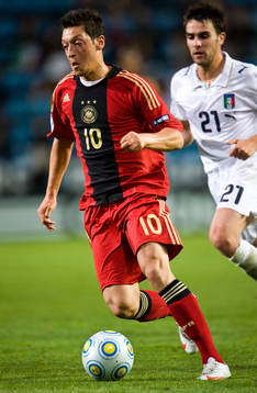 Muset Özil, Tyskland