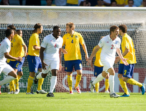 Martin Cranie, England, gör 1-0