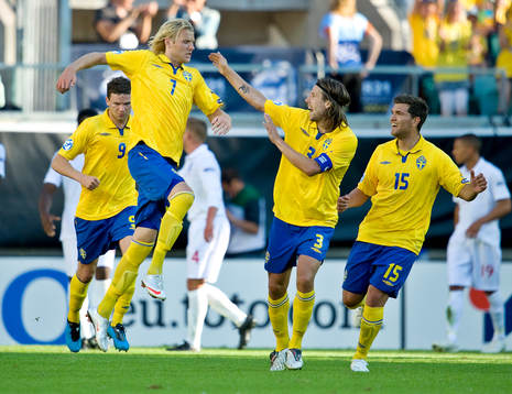 Ola Toivonen, Sverige, gör mål. Jubel med Mattias