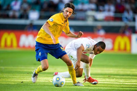 Mikael Lustig, Sverige och Theo Walcott, England