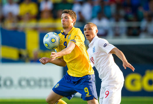 Marcus Berg, Sverige med Kieran Gibbs, England i ryggen