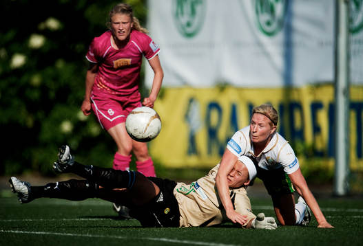 Minna Meriluoto, målvakt och Annica Svensson, Hammarby,