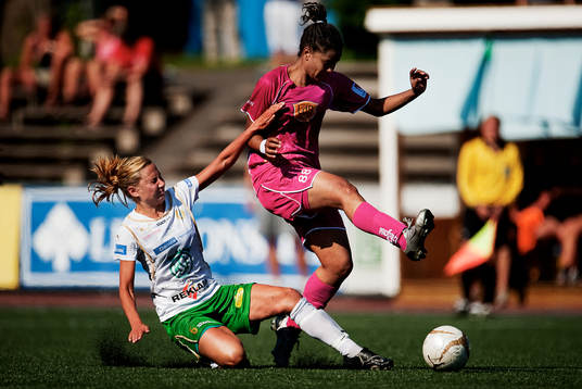 Lena Andersson, Hammarby, tacklar Renata da Costa, Malmö