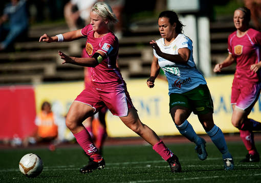 Nilla Fischer, Malmö, jagas av Andrea Comaneci, Hammarby