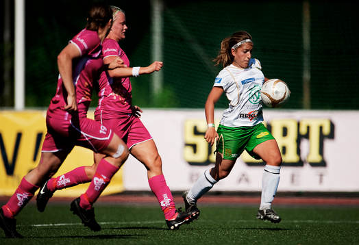 Daniella Chamoun, Hammarby, avancerar mot mål