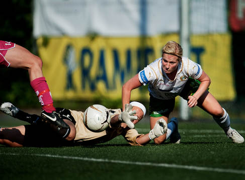 Minna Meriluoto, målvakt och Annica Svensson, Hammarby,