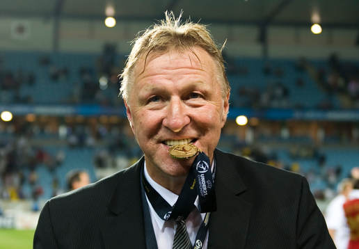 Horst Hrubesch, förbundskapten, Tyskland, med guldmedalj,
