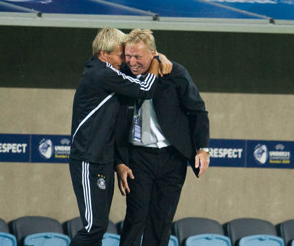 Horst Hrubesch, förbundskapten, jubel, glädje, kram