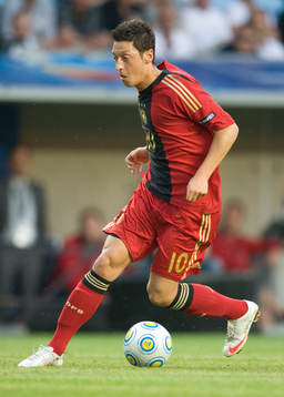 Mesut Özil, Tyskland