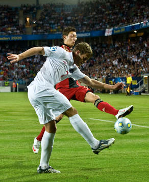 Mesut Özil, Tyskland och Martin Cranie, England