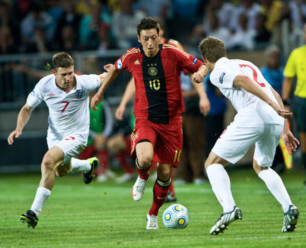 James Milner, England och Mesut Özil, Tyskland