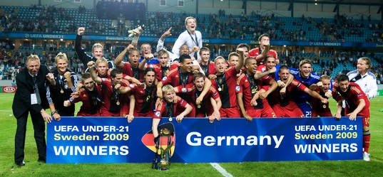 Tyskland mästare, lagbild, EM-guld, guld, pokal, jubel,