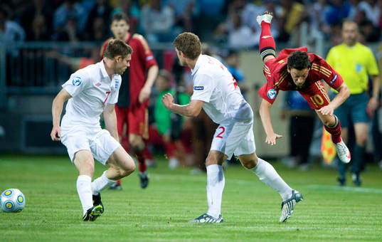 Mezit Özil flyger
