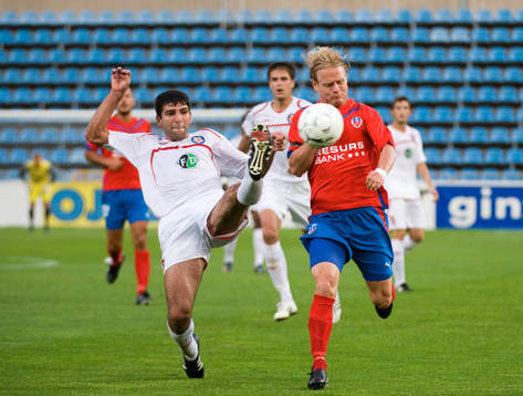 Erik Sundin sprintar ifrån en back