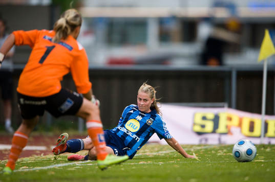 Linda Sällström, Djurgården får in bollen i målområdet
