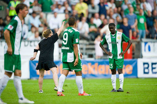 Supporter inne på planen