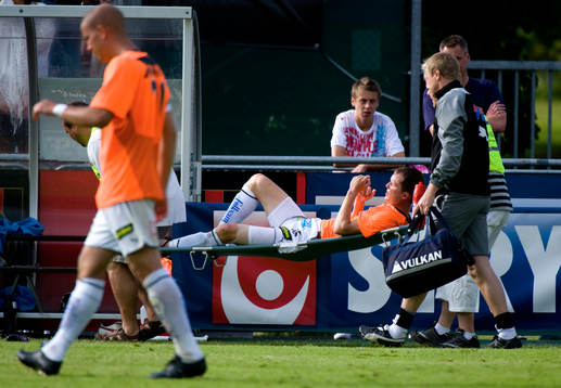 Lagkapten Fredrik Lundgren, GAIS utgår med skada. Bår