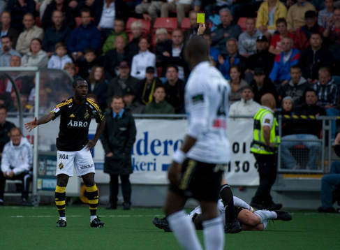 Dulee Johnson, AIK får en varning, gult kort