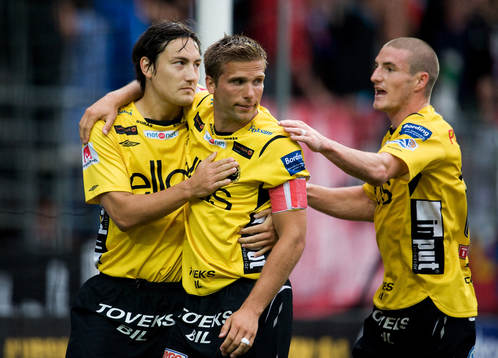 Stefan Ishizaki kramas om av Anders Svensson