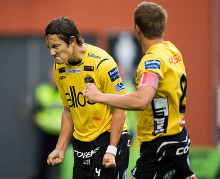 Stefan Ishizaki, Elfsborg, gör 1-0 på straff. Jubel