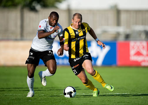 Jonas Henriksson, Häcken. Samuel Wowoah, Örebro