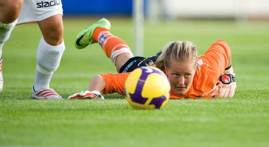 Sandra Wahldén, målvakt, Kristianstad, tar bollen före